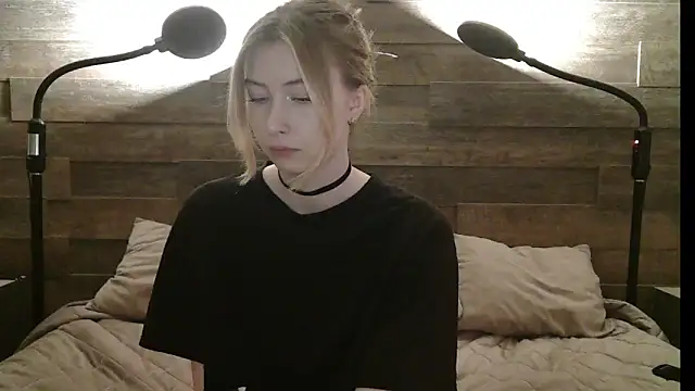 ErikaShyy online show from 12.02.25