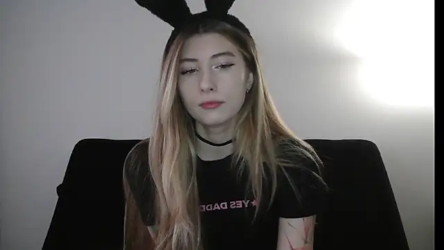 ErikaShyy online show from 12.18.25