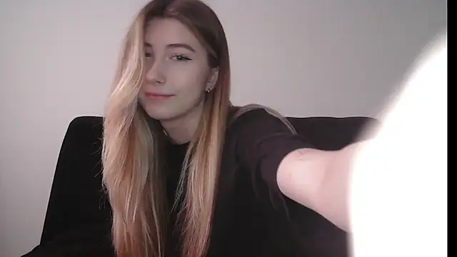 ErikaShyy online show from 12.22.25