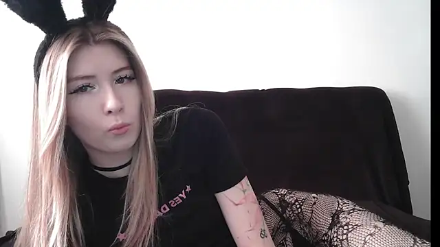 ErikaShyy online show from 02.04.26