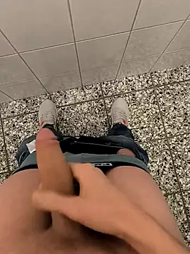 Snapshot of geilehecke1 chatting on 12.13.24 geilehecke1 online show from 12.13.24