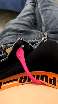 Snapshot of geilehecke1 chatting on 12.19.24 geilehecke1 online show from 12.19.24