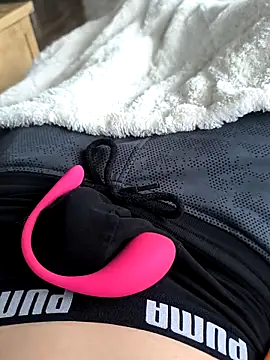 Snapshot of geilehecke1 chatting on 02.25.25 geilehecke1 online show from 02.25.25