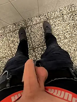 Snapshot of geilehecke1 chatting on 03.17.25 geilehecke1 online show from 03.17.25