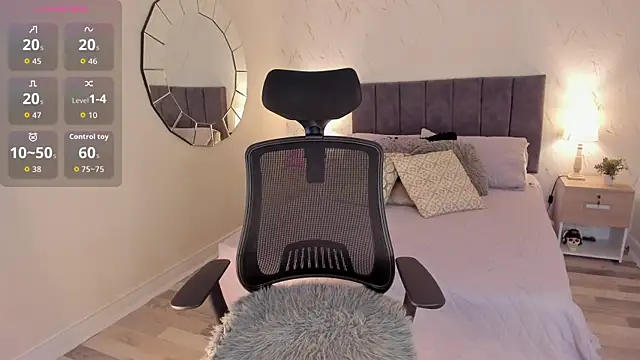 Snapshot of CyntiaAdams chatting on 11.06.25 CyntiaAdams online show from 11.06.25