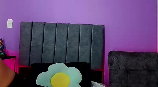 Snapshot of GabrielaMK chatting on 02.09.25 GabrielaMK online show from 02.09.25