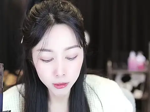 Nuyoah-77 online show from 12.17.24