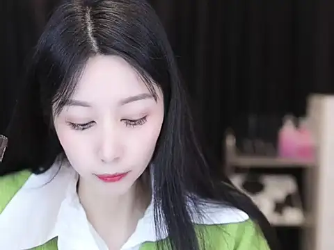 Nuyoah-77 online show from 10.21.25