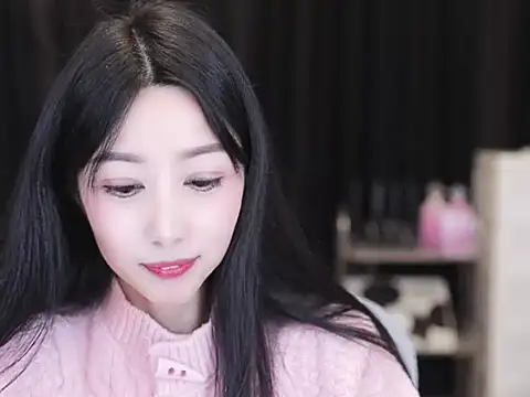 Nuyoah-77 online show from 11.18.25