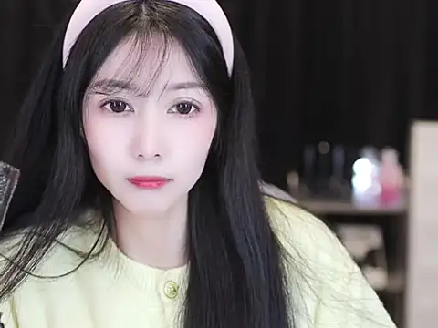 Nuyoah-77 online show from 12.15.25