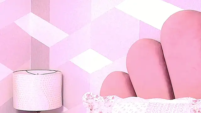 Snapshot of KylieMonnett chatting on 11.06.25 KylieMonnett online show from 11.06.25