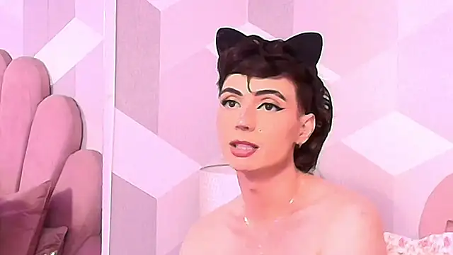 Snapshot of KylieMonnett chatting on 11.07.25 KylieMonnett online show from 11.07.25