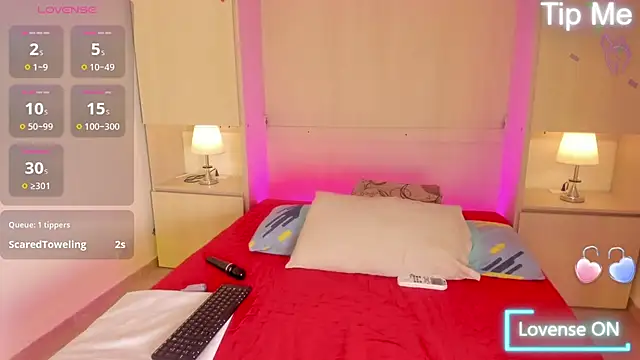 Snapshot of EmilyyStuart chatting on 09.28.25 EmilyyStuart online show from 09.28.25