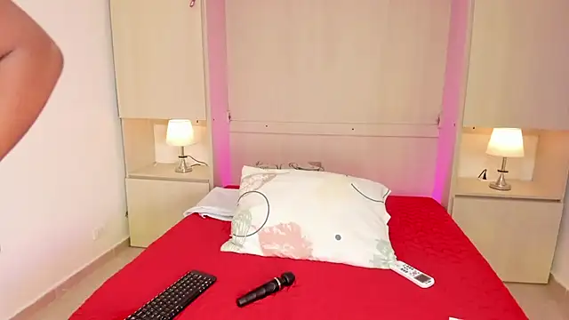 Snapshot of EmilyyStuart chatting on 10.16.25 EmilyyStuart online show from 10.16.25