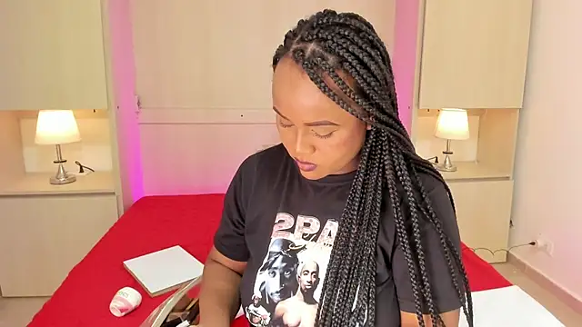 Snapshot of EmilyyStuart chatting on 10.19.25 EmilyyStuart online show from 10.19.25