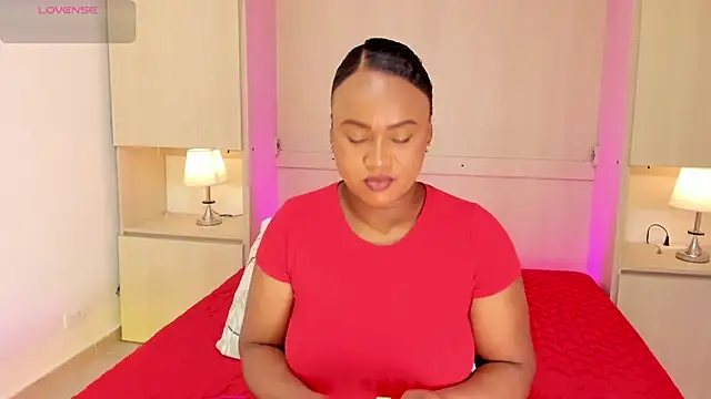 Snapshot of EmilyyStuart chatting on 10.24.25 EmilyyStuart online show from 10.24.25