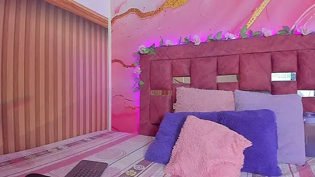 Snapshot of melody_paris chatting on 11.04.25 melody paris online show from 11.04.25