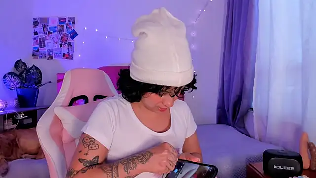 Snapshot of adriannyp_1 chatting on 03.22.25 adriannyp 1 online show from 03.22.25