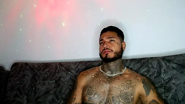 Snapshot of Exotic_tatto27121 chatting on 01.19.25 Exotic tatto27121 online show from 01.19.25