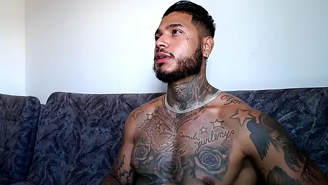 Snapshot of Exotic_tatto27121 chatting on 01.19.25 Exotic tatto27121 online show from 01.19.25