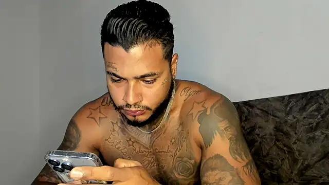 Snapshot of Exotic_tatto27121 chatting on 10.29.25 Exotic tatto27121 online show from 10.29.25