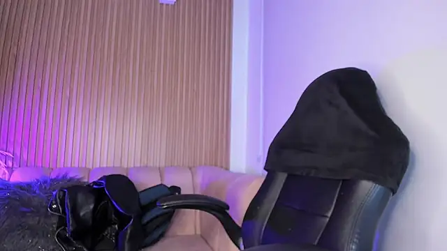 alessandra shayk6 online show from 02.13.25
