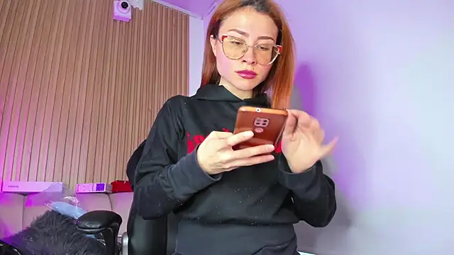 alessandra shayk6 online show from 02.18.25