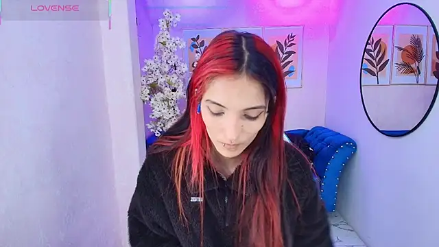 Dafne huges online show from 10.18.25