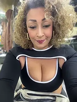 Snapshot of Katti_Barrera chatting on 06.20.26 Katti Barrera online show from 06.20.26