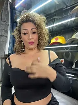 Snapshot of Katti_Barrera chatting on 06.23.26 Katti Barrera online show from 06.23.26