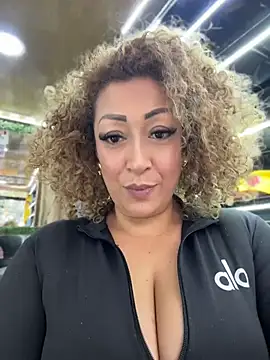 Snapshot of Katti_Barrera chatting on 06.25.26 Katti Barrera online show from 06.25.26