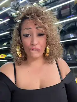 Snapshot of Katti_Barrera chatting on 06.30.26 Katti Barrera online show from 06.30.26