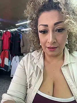 Snapshot of Katti_Barrera chatting on 07.01.26 Katti Barrera online show from 07.01.26