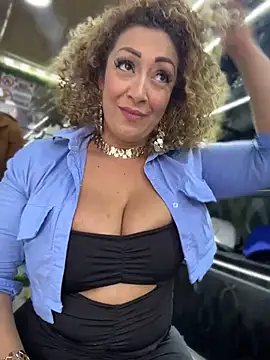 Snapshot of Katti_Barrera chatting on 07.17.26 Katti Barrera online show from 07.17.26