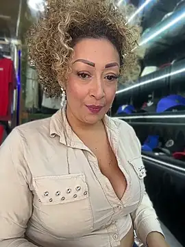 Snapshot of Katti_Barrera chatting on 07.21.26 Katti Barrera online show from 07.21.26
