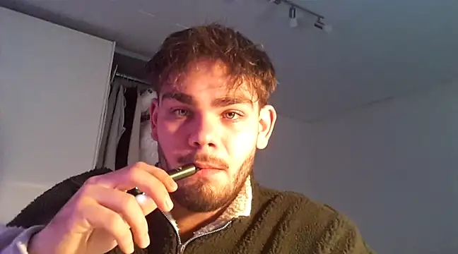 Snapshot of JuNIs_ chatting on 12.10.24 JuNIs online show from 12.10.24