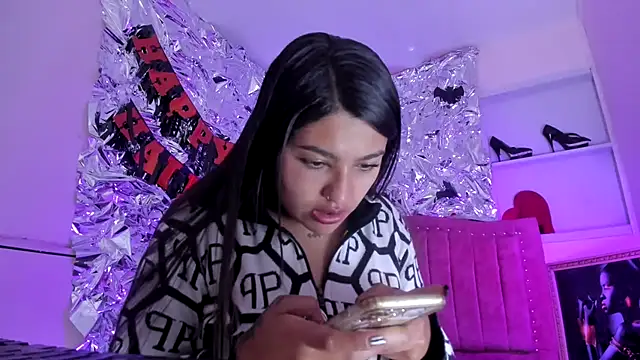 SarahStones online show from 11.02.25