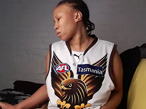 DrippinCaramelCutie online show from 11.19.25