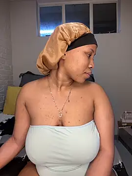 DrippinCaramelCutie online show from 11.20.25