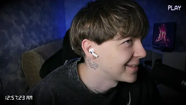 Snapshot of charonbaby1 chatting on 10.04.25 charonbaby1 online show from 10.04.25