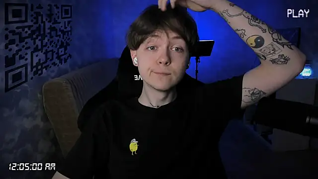 Snapshot of charonbaby1 chatting on 10.29.25 charonbaby1 online show from 10.29.25