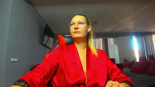 Snapshot of sugar_mayy chatting on 10.20.25 sugar mayy online show from 10.20.25