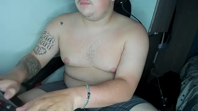 Snapshot of AndresChuboi chatting on 03.12.26 AndresChuboi online show from 03.12.26