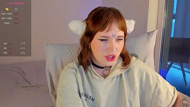 Snapshot of Spliti_moon chatting on 10.18.25 Spliti moon online show from 10.18.25