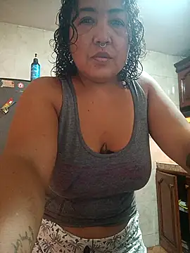 Snapshot of cougar_town chatting on 01.05.25 cougar town online show from 01.05.25