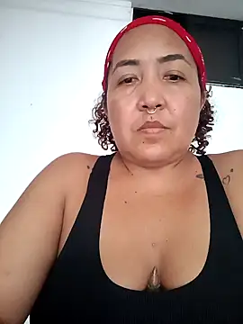 Snapshot of cougar_town chatting on 02.01.25 cougar town online show from 02.01.25