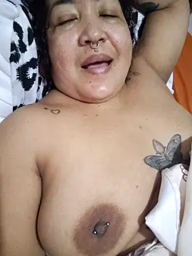 Snapshot of cougar_town chatting on 09.23.25 cougar town online show from 09.23.25