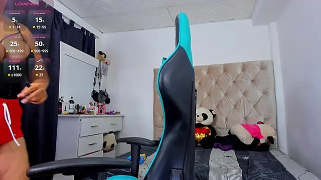 Snapshot of lulu_ferrer chatting on 10.11.25 lulu ferrer online show from 10.11.25