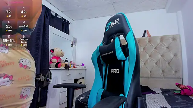 Snapshot of lulu_ferrer chatting on 11.01.25 lulu ferrer online show from 11.01.25