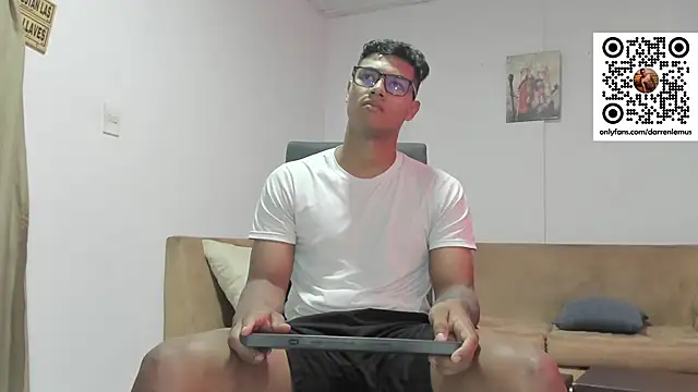 Snapshot of Darren_hot2 chatting on 01.09.25 Darren hot2 online show from 01.09.25